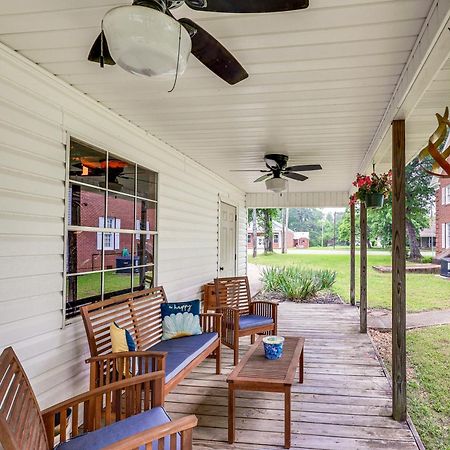 Delightful Retreat With Fireplace And Large Yard! Zewnętrze zdjęcie