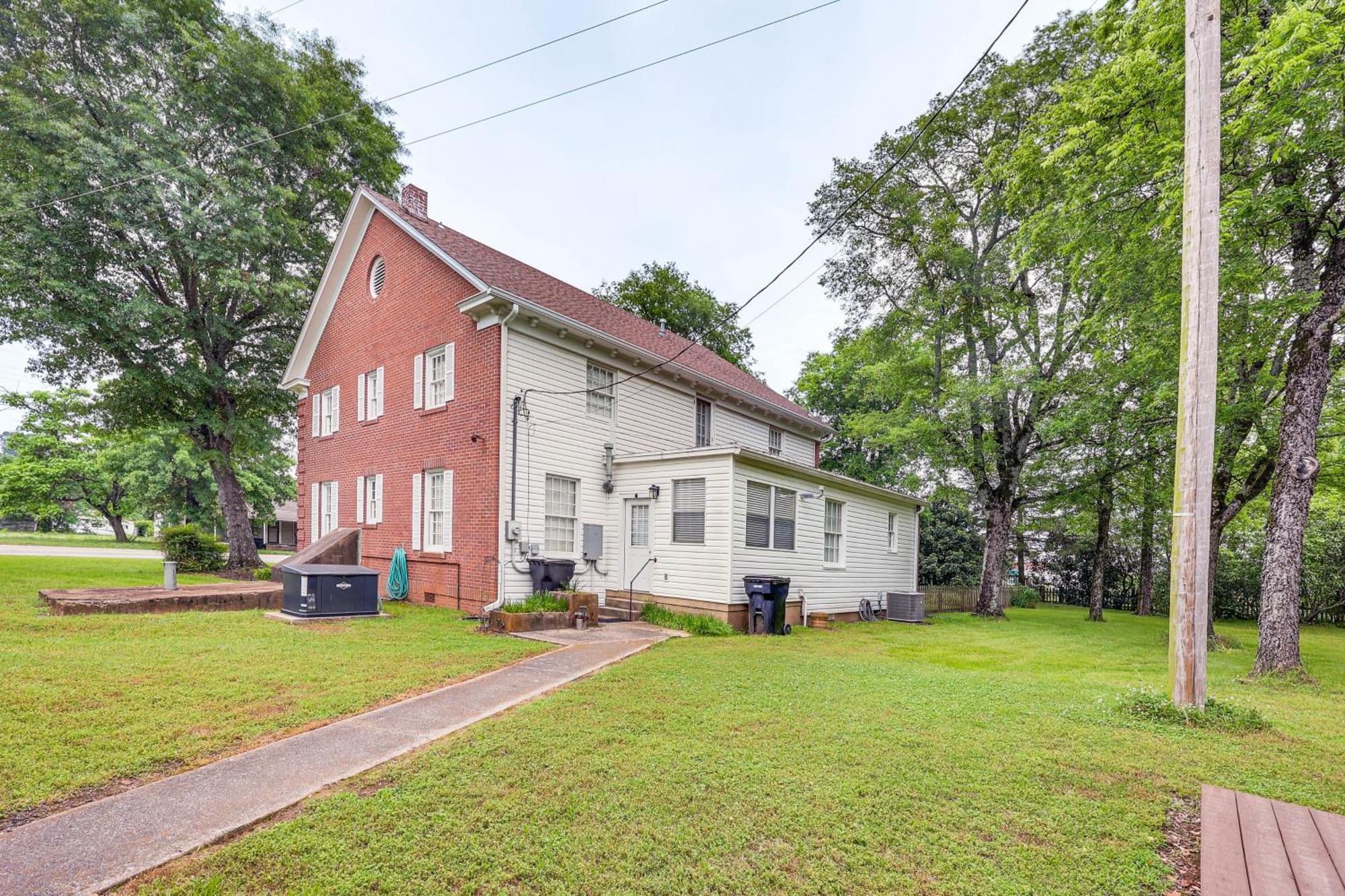 Delightful Retreat With Fireplace And Large Yard! Zewnętrze zdjęcie